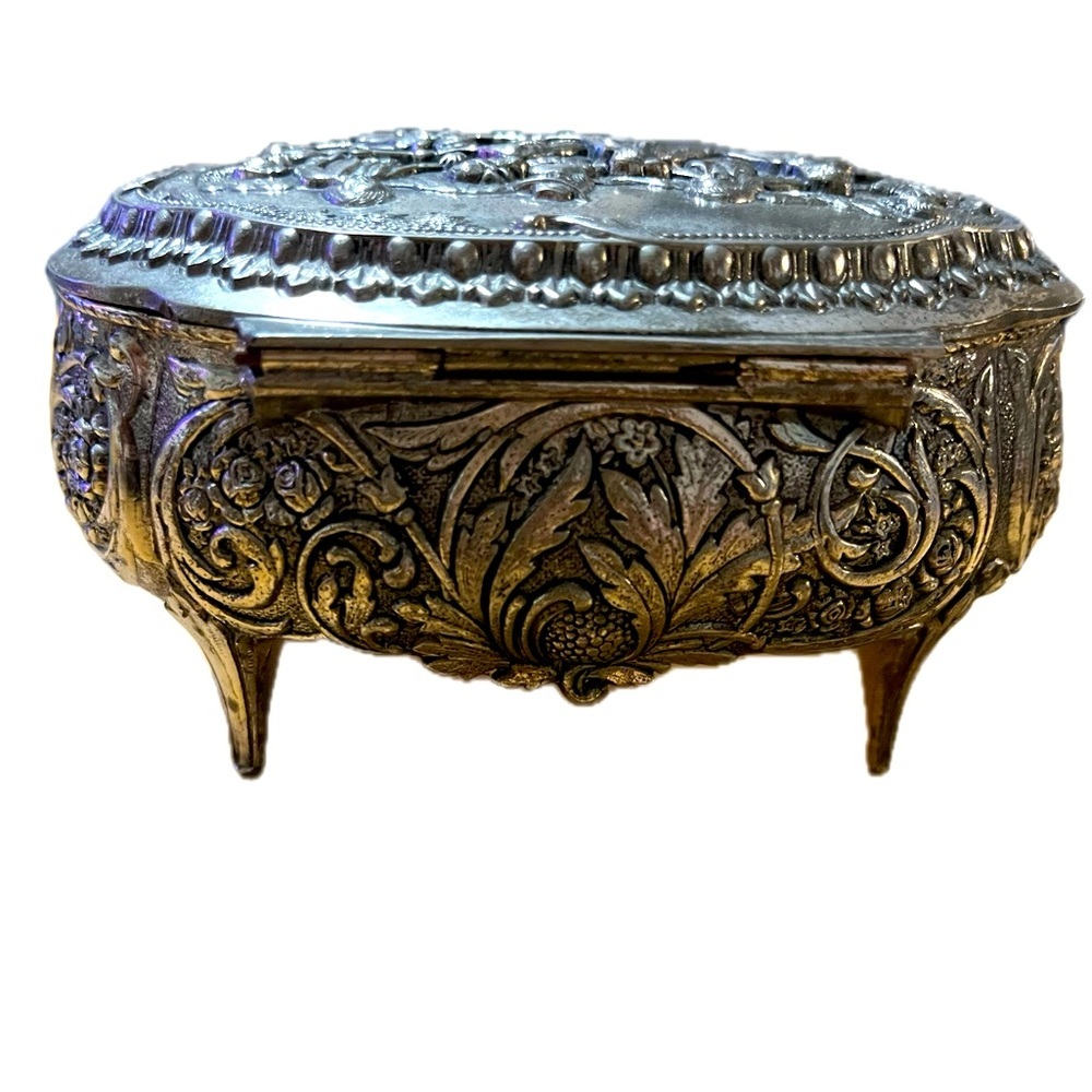English Pewter Ornate Footed Trinket Box Blind Man's Bluff Scene - Picture 3 of 7